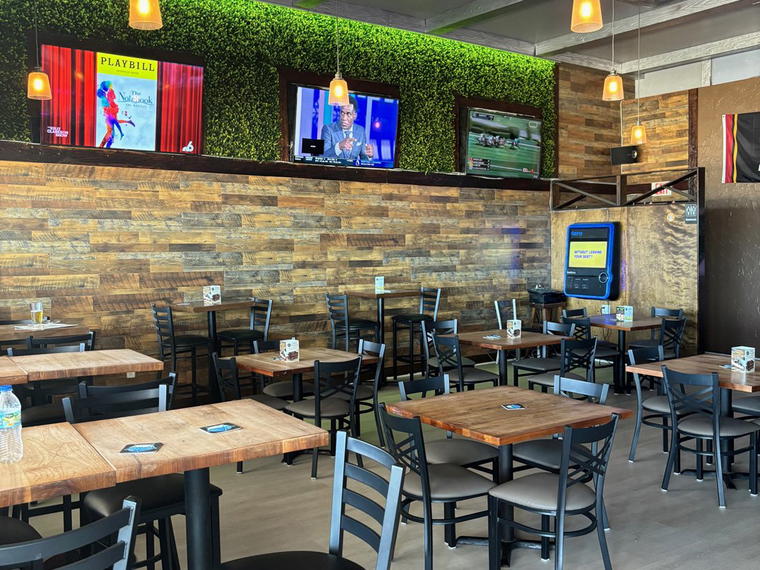Hollywood Brewery Bar & Grill, Hollywood, United States