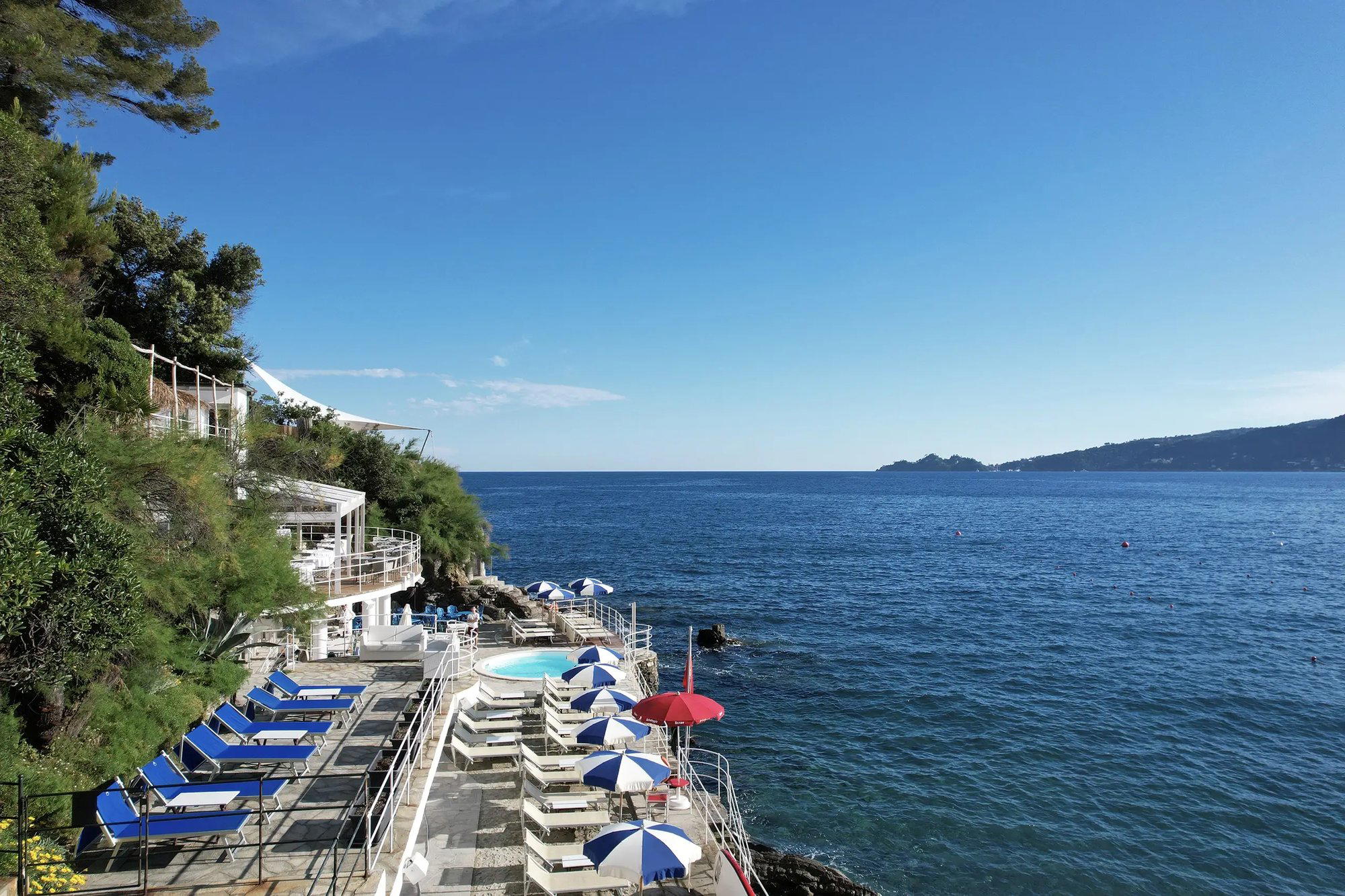Marina di Bardi restaurant & beach club bar in Zoagli