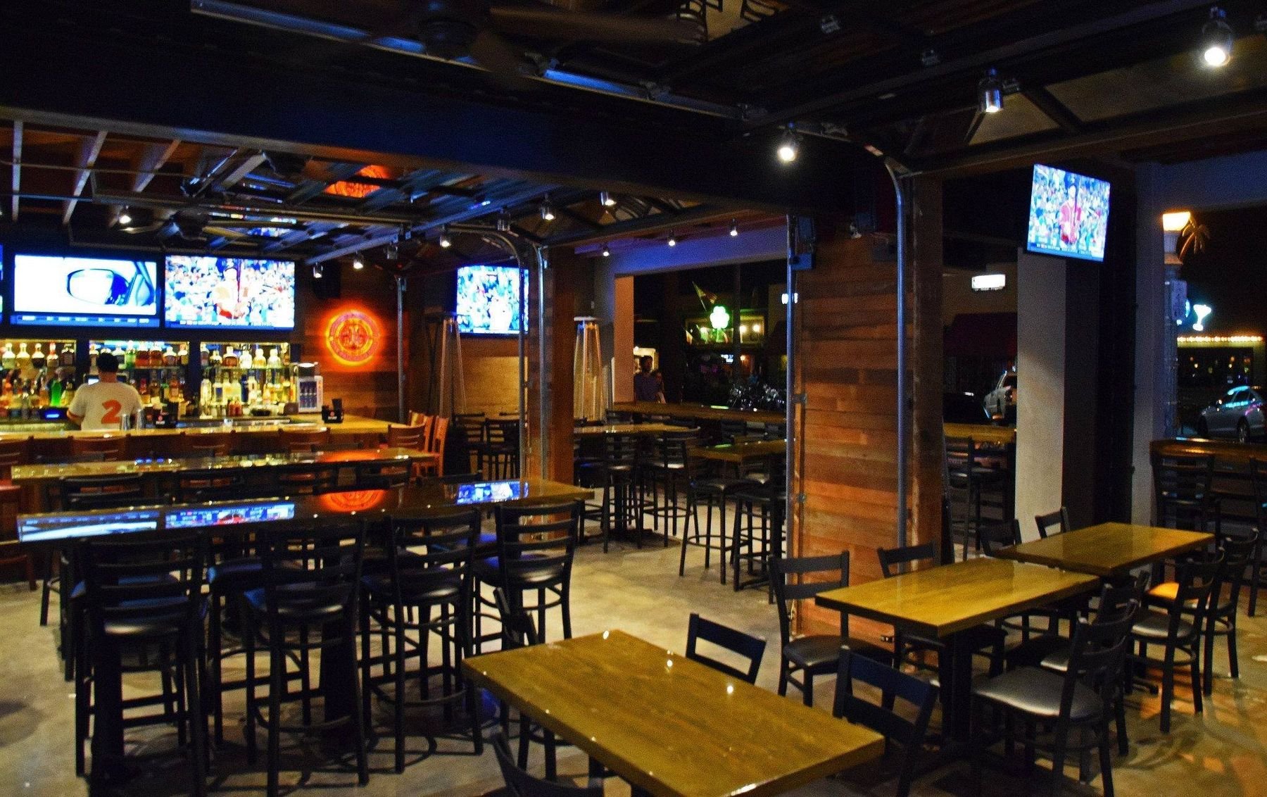 BBQ House Bar & Grill, Bar in San Diego