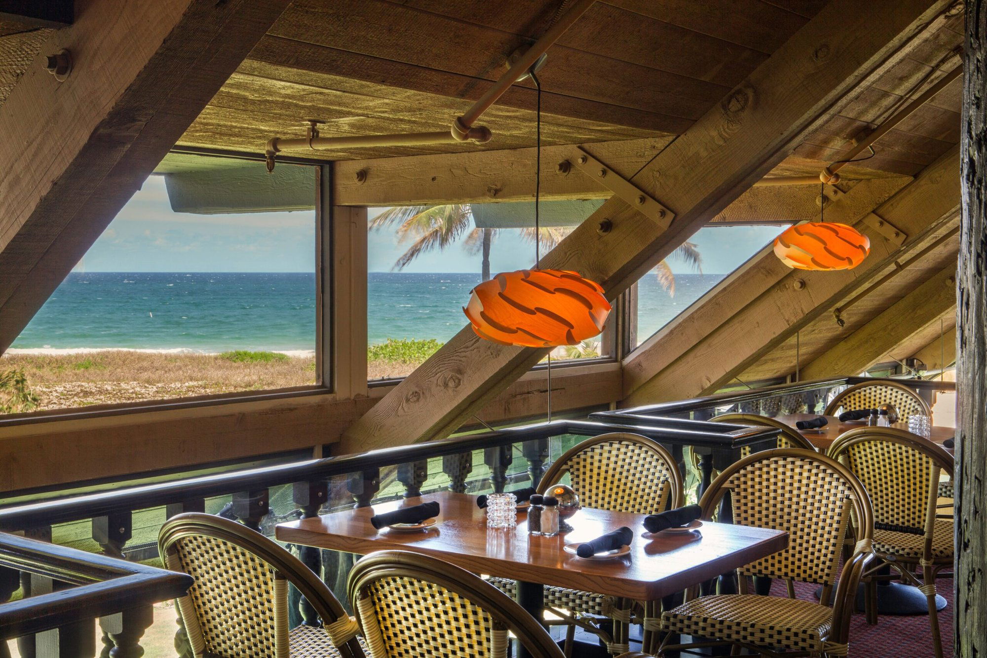 Sea Watch On the Ocean, Bar in Lauderdale By The Sea