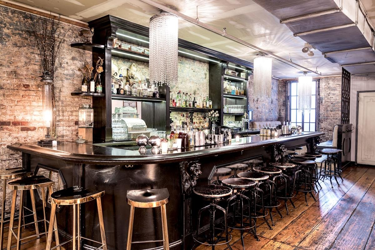 Fig. 19, Bar in New York City