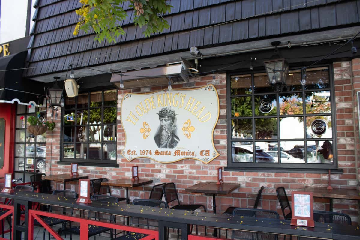 Ye Olde King's Head bar in Santa Monica, United States