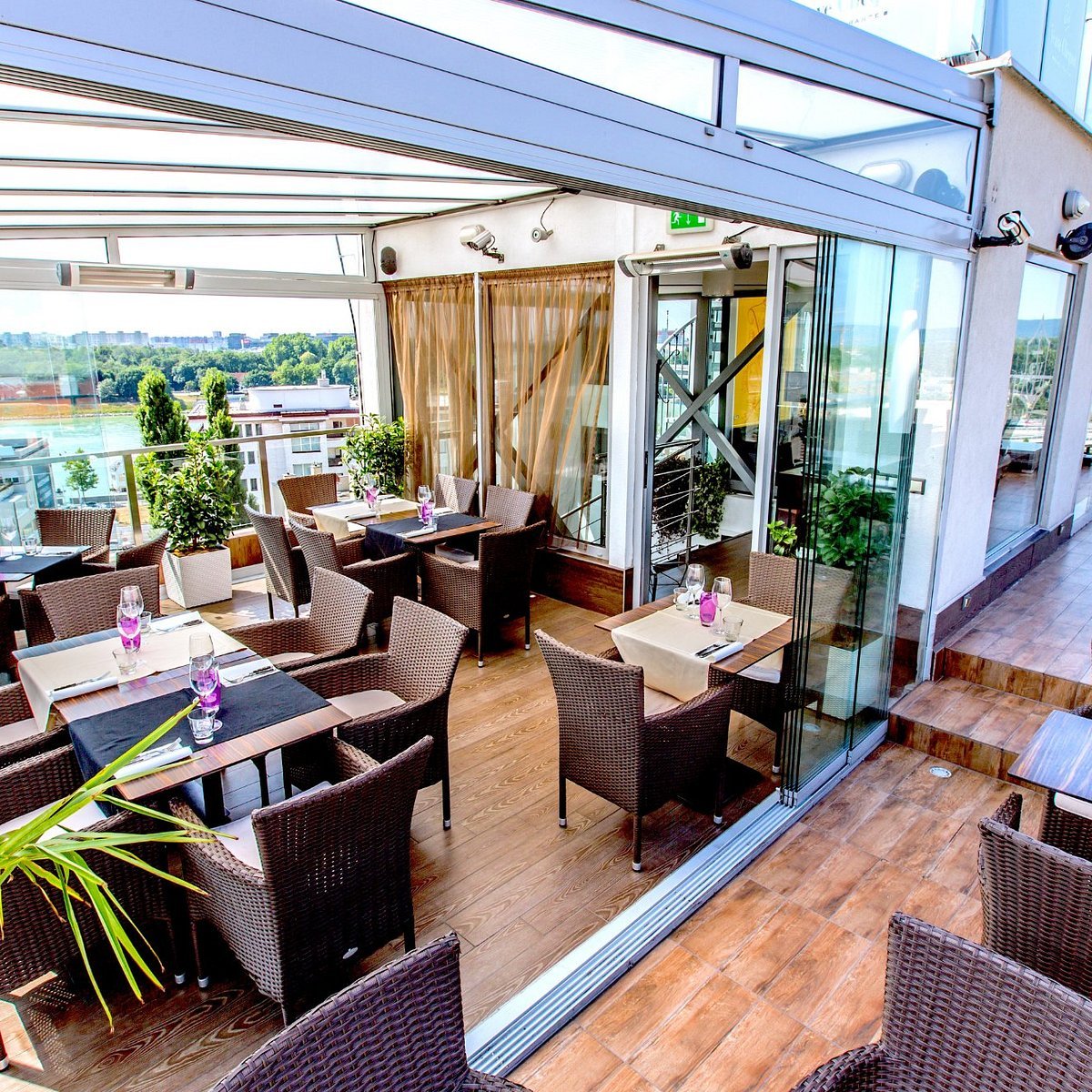 Sky Bar & Restaurant