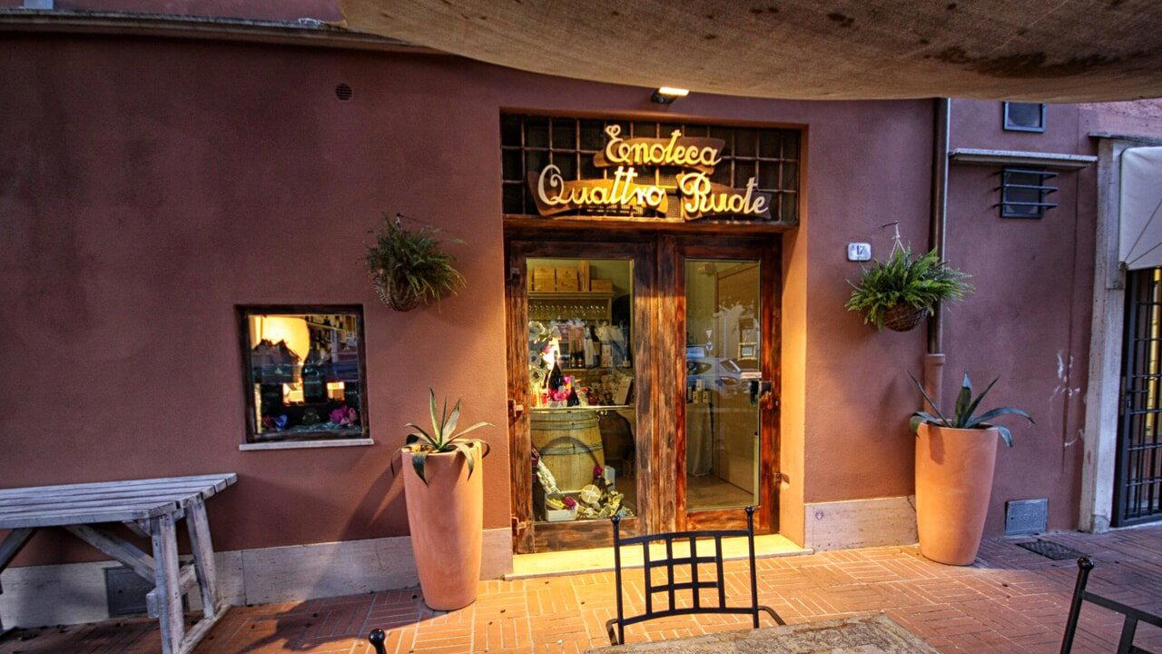 Enoteca Quattro Ruote bar in Montalto Di Castro