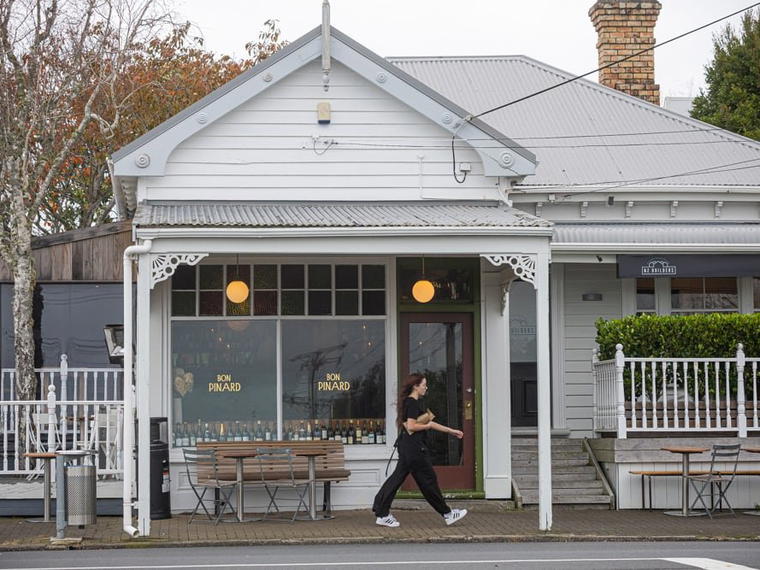 Bon Pinard, Auckland, New Zealand