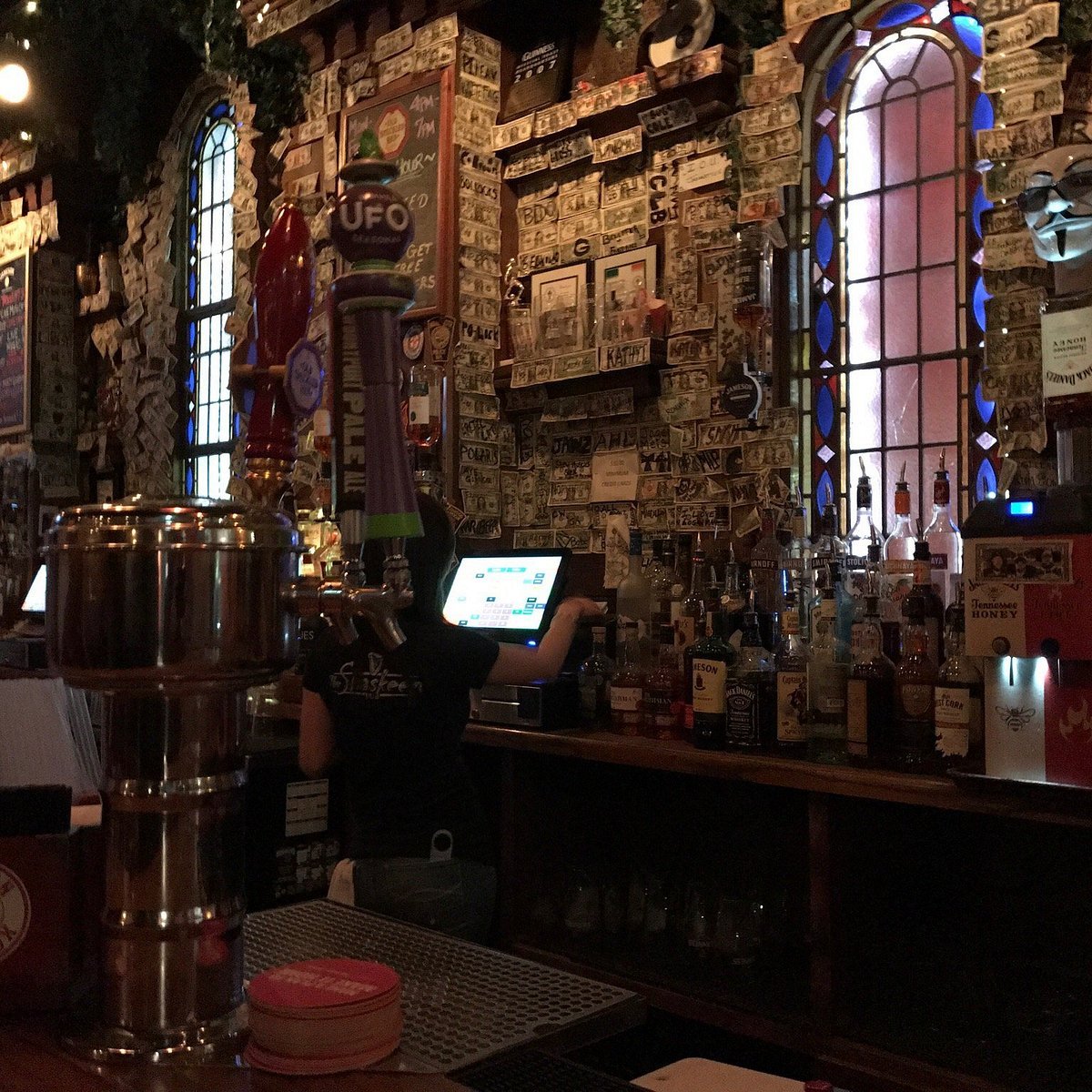 The Shaskeen Pub and Restaurant bar in Manchester, United States