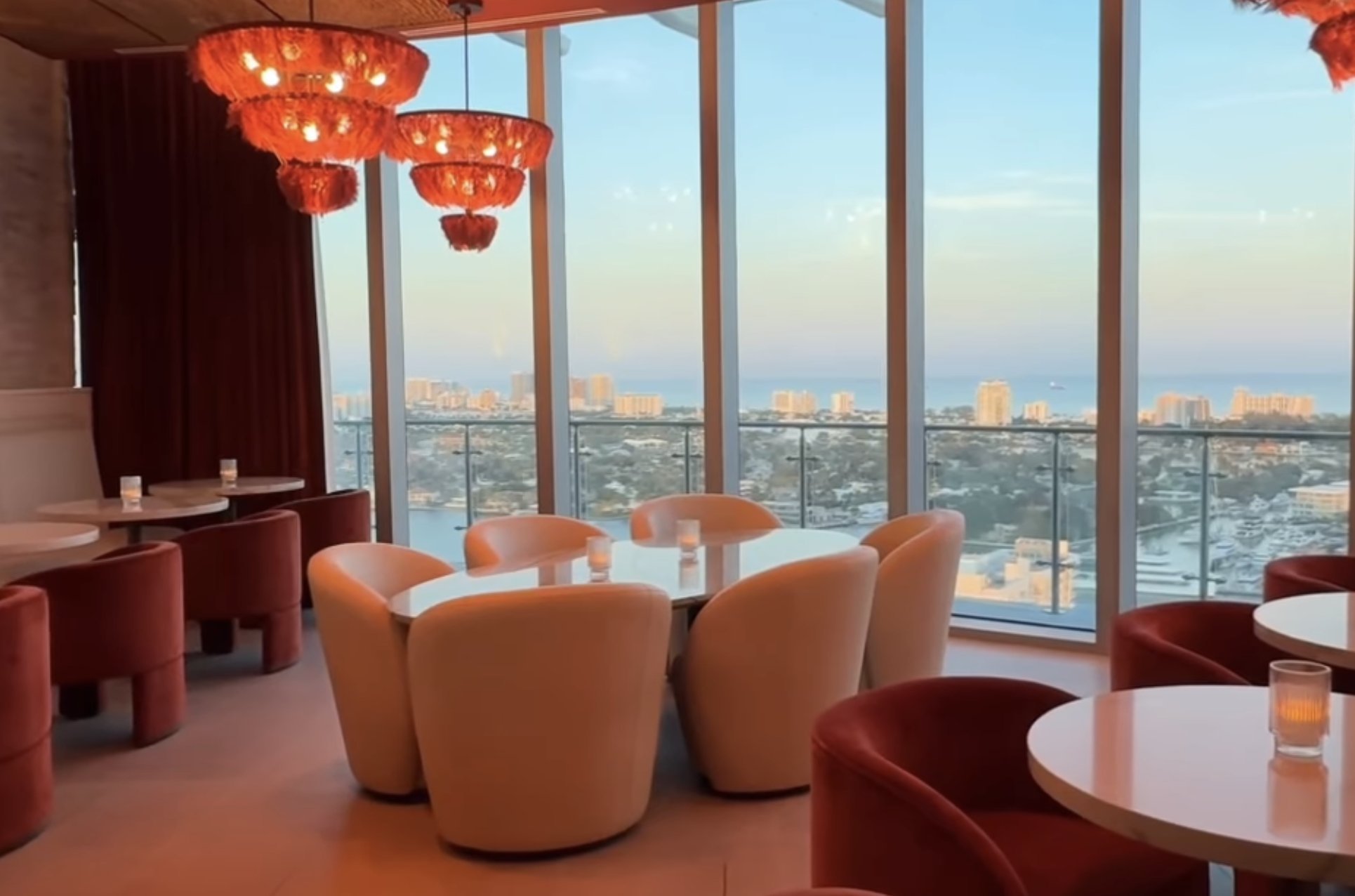 Ibis Sky Lounge, Bar in Miami