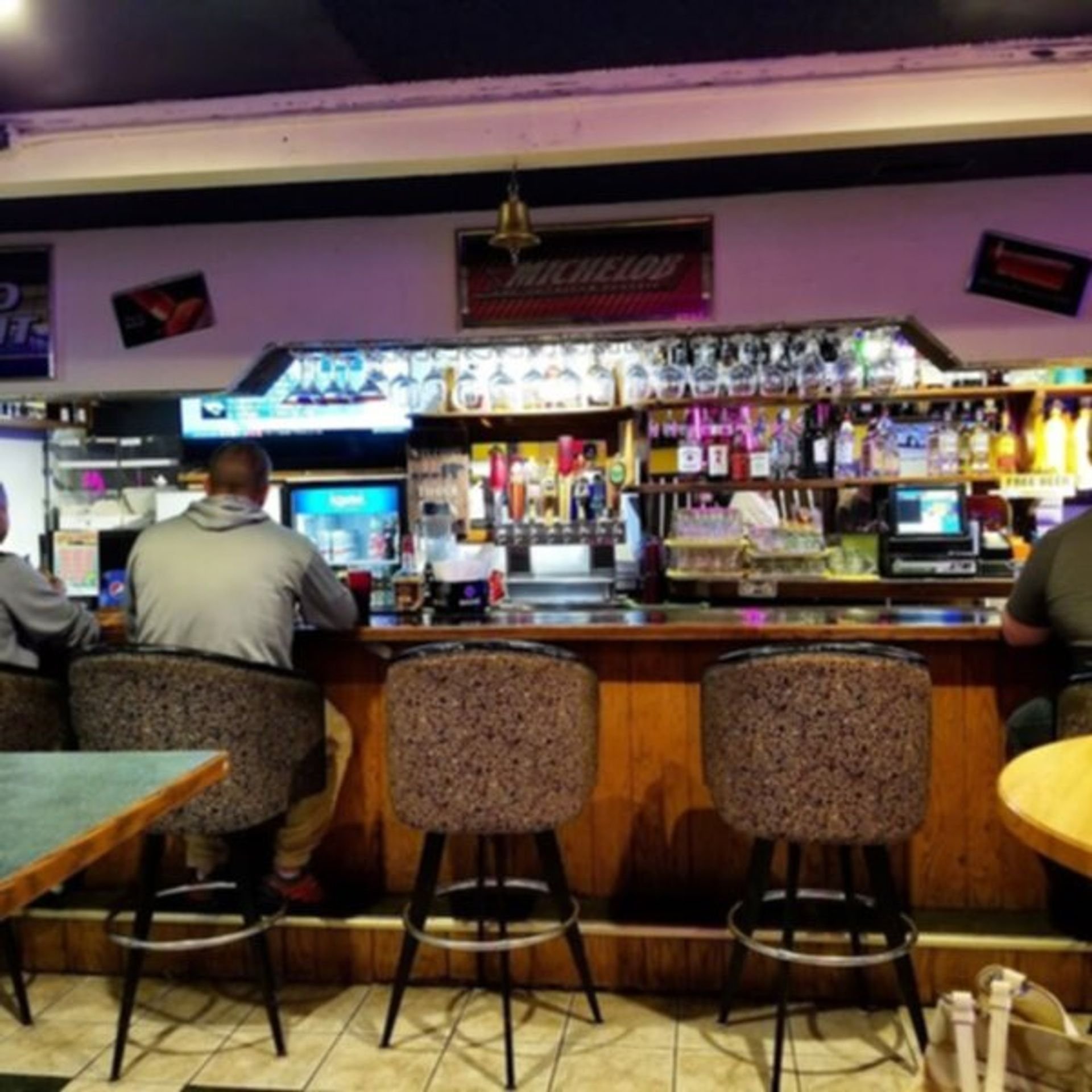 Elf's Den, Bar in North Pole