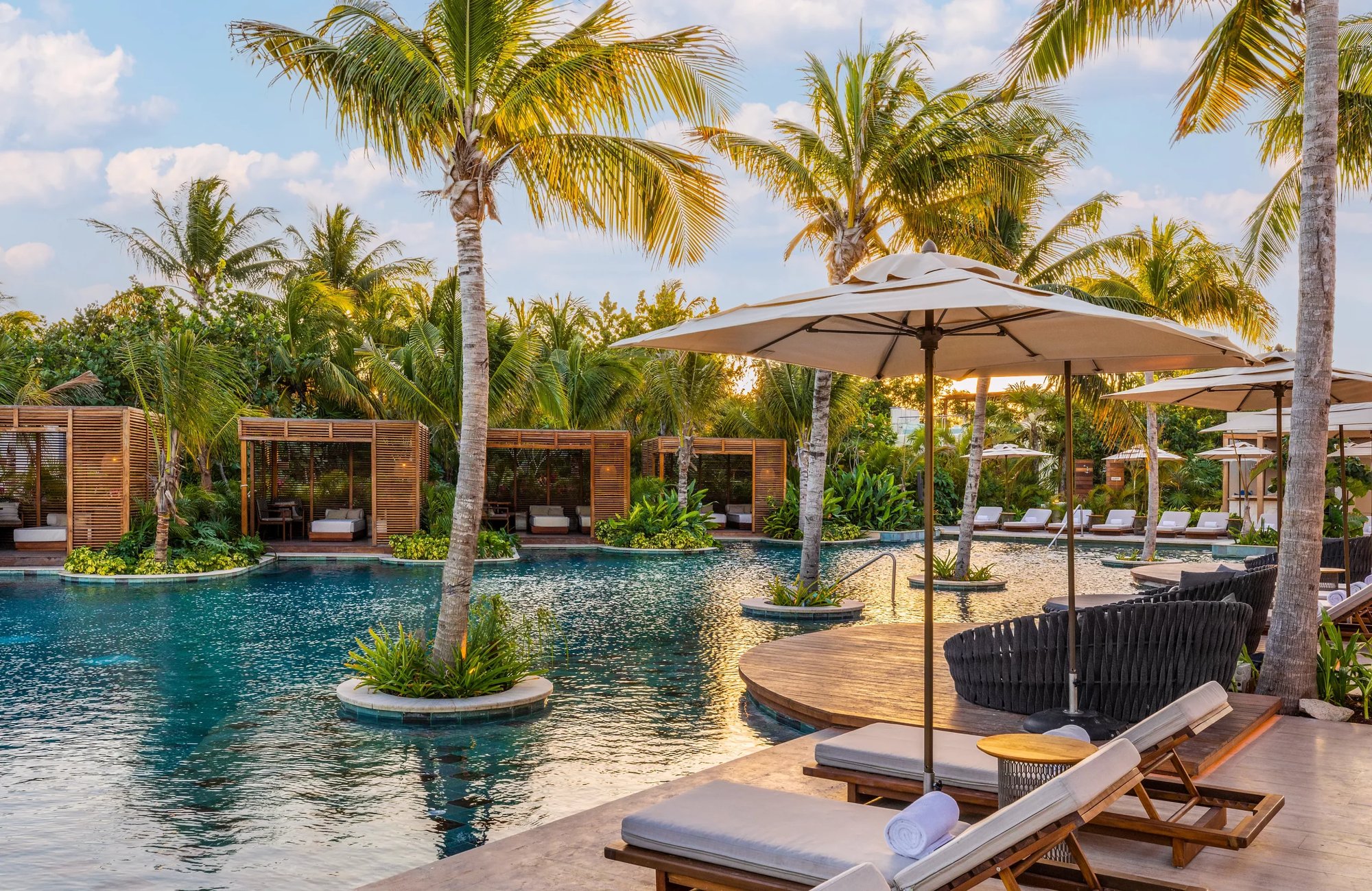 Aqua Pool Bar