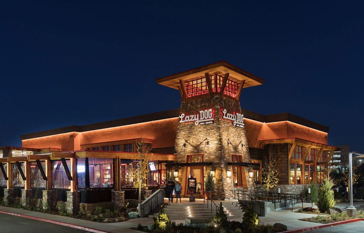 Lazy Dog Restaurant & Bar, Bar in Garland