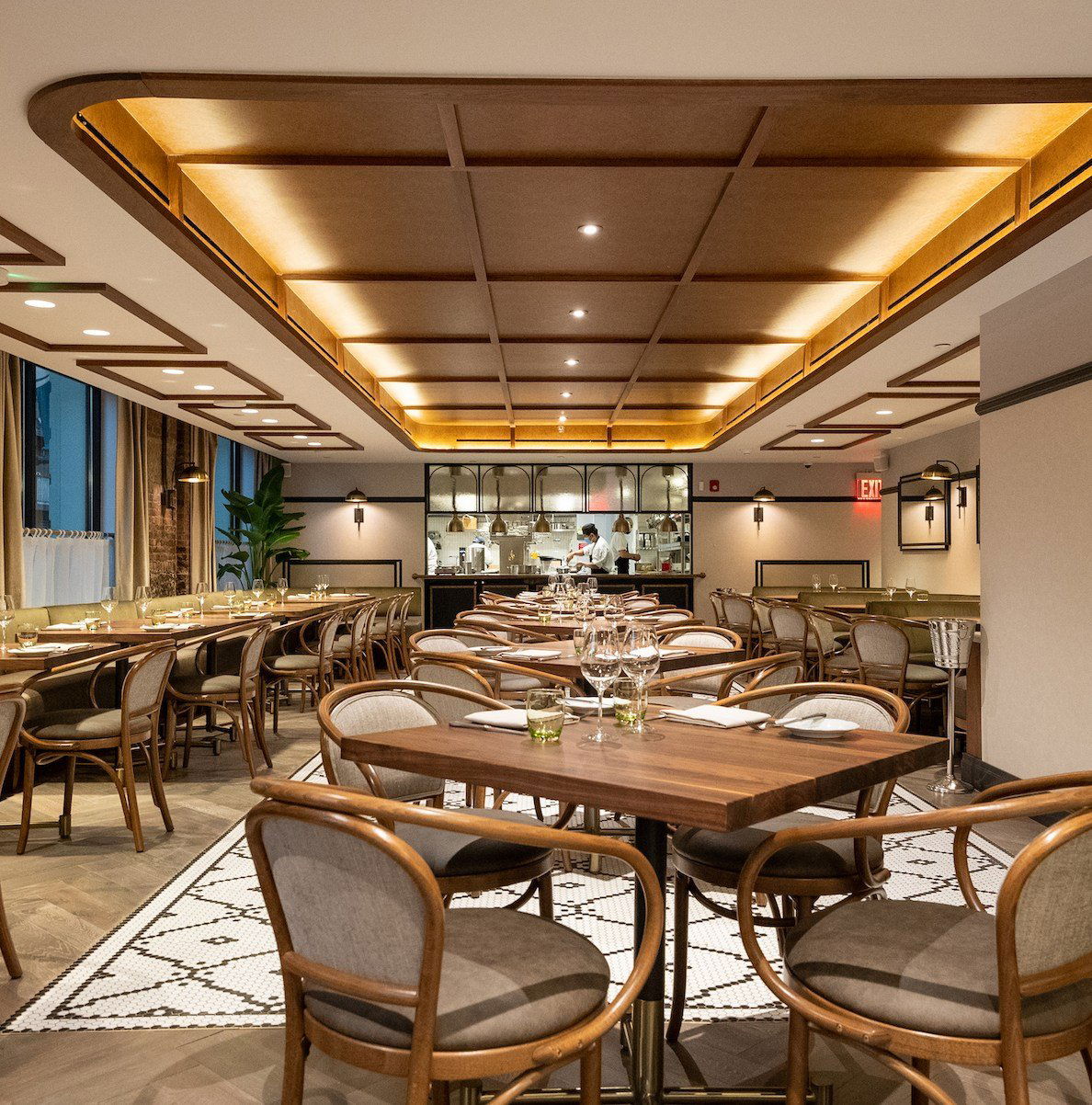 Francie, Bar in New York City