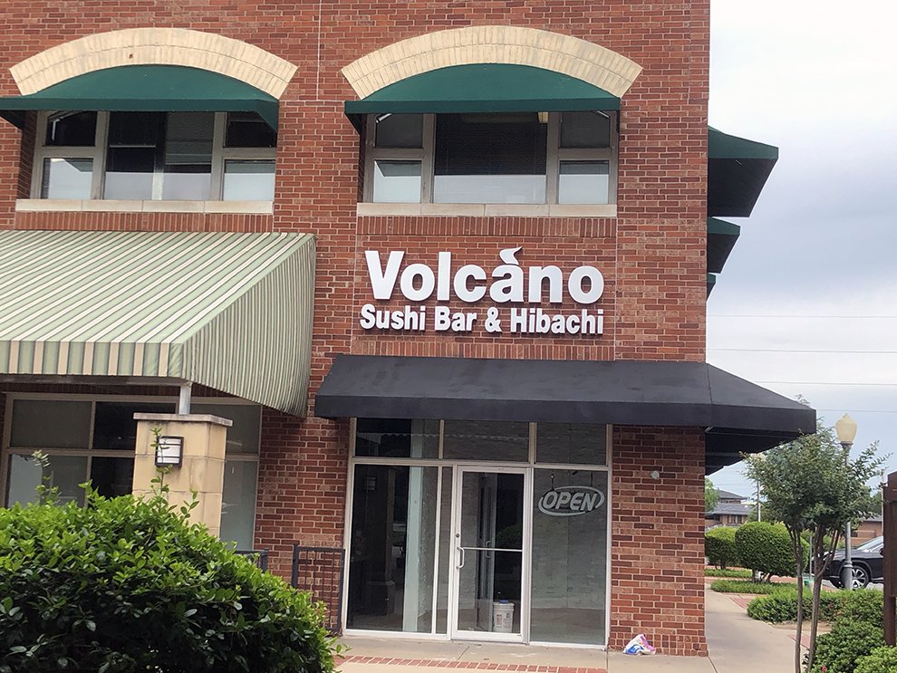 Volcano Sushi Bar & Hibachi, Norman, United States
