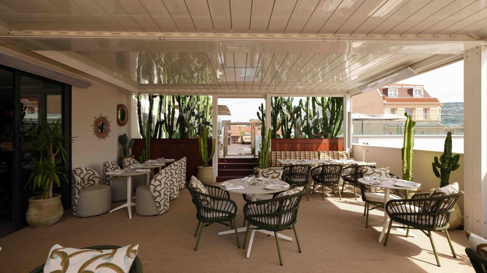The Lounge Bar by Le Roof