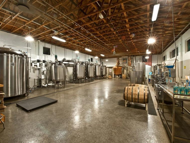 Wicked Dolphin Distillery, Cape Coral, United States