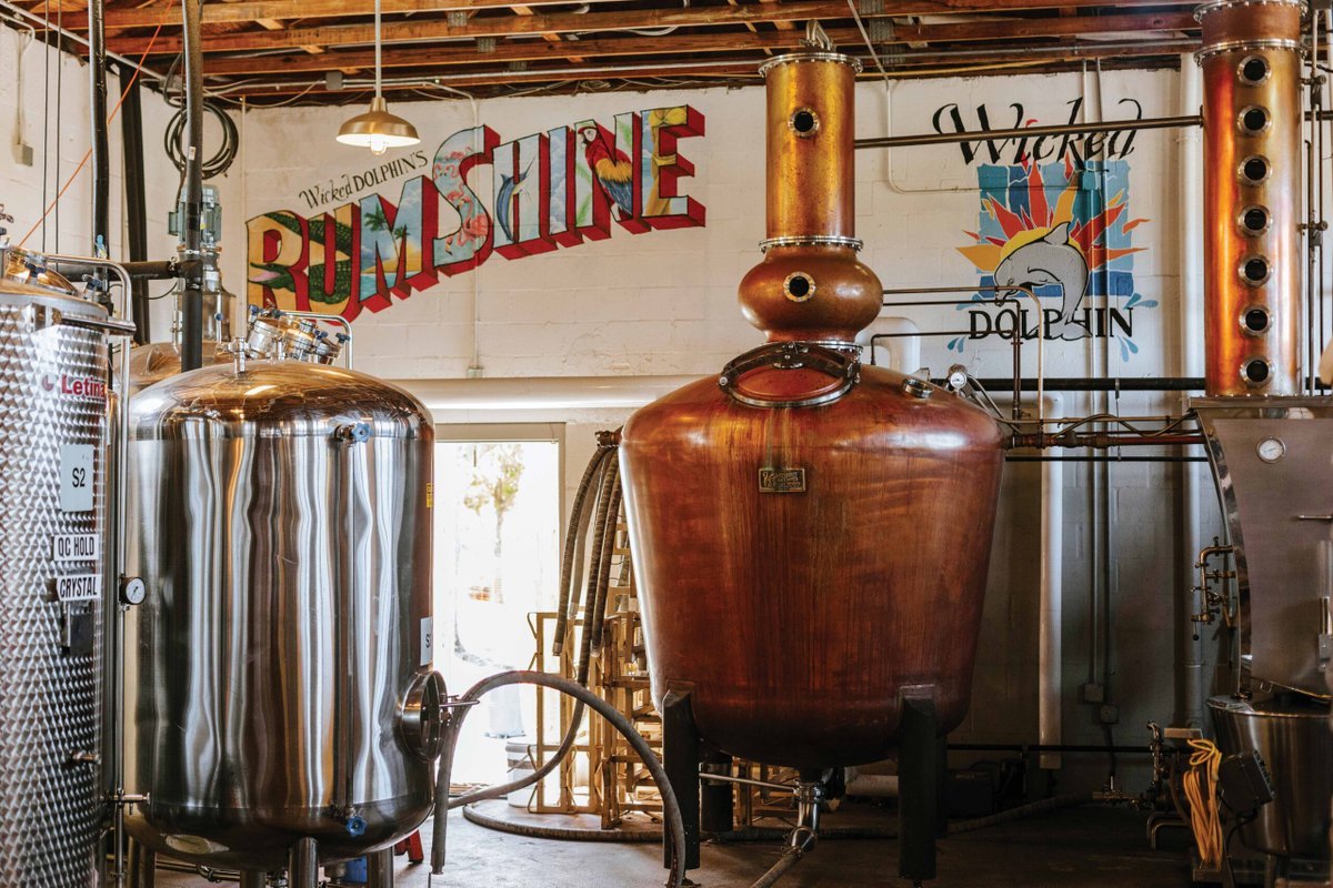 Wicked Dolphin Distillery, Bar in Cape Coral