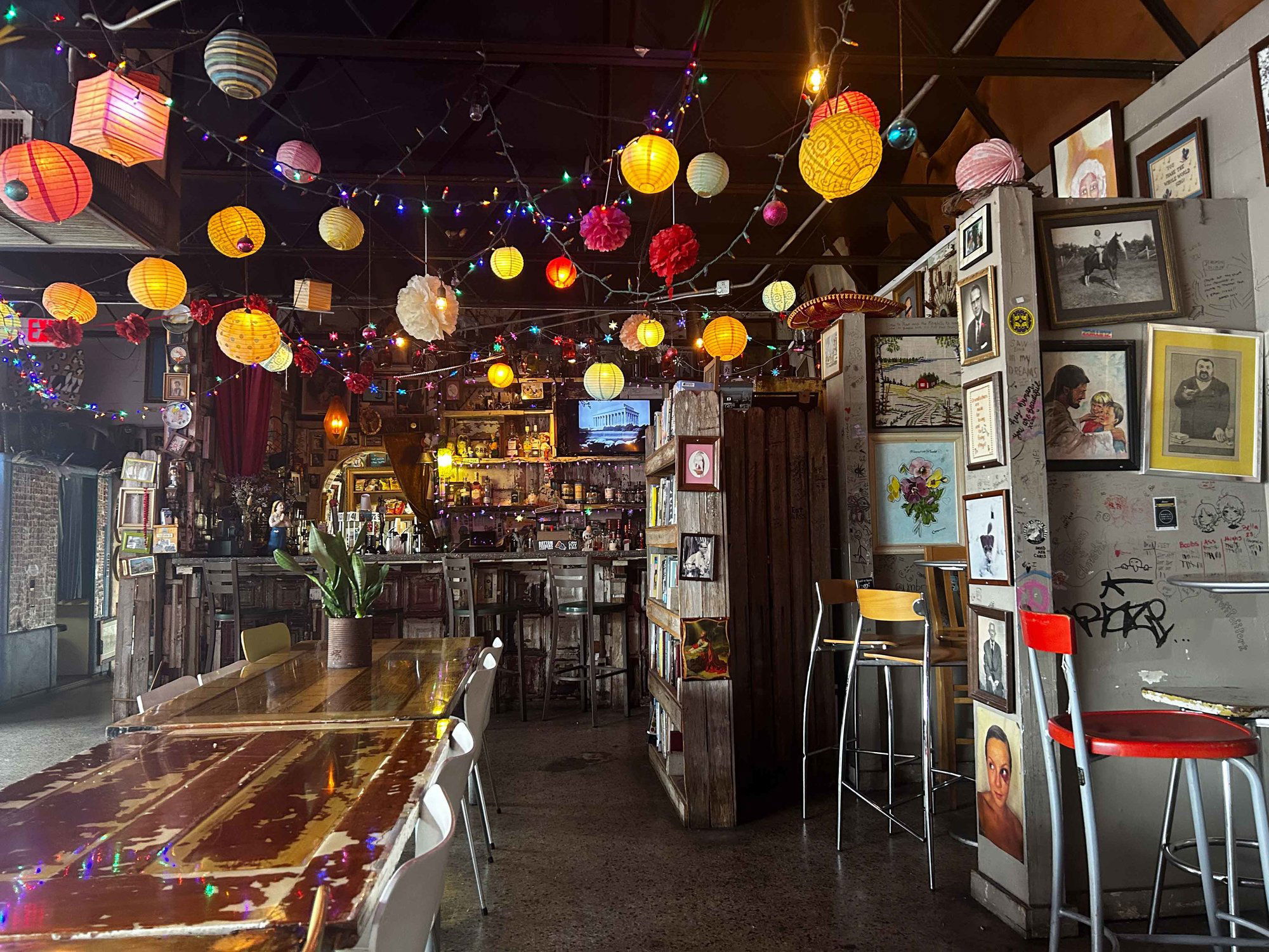 Stardust Video & Coffee, Bar in Orlando