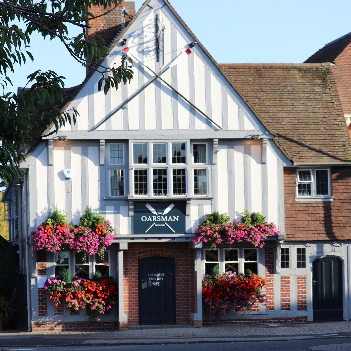 The Oarsman, Bar in Marlow