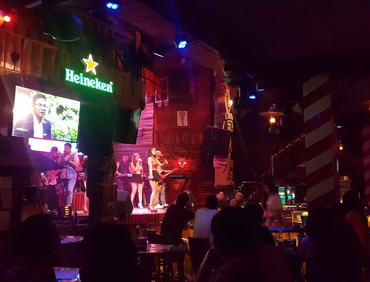 Seventeen Saloon Bar