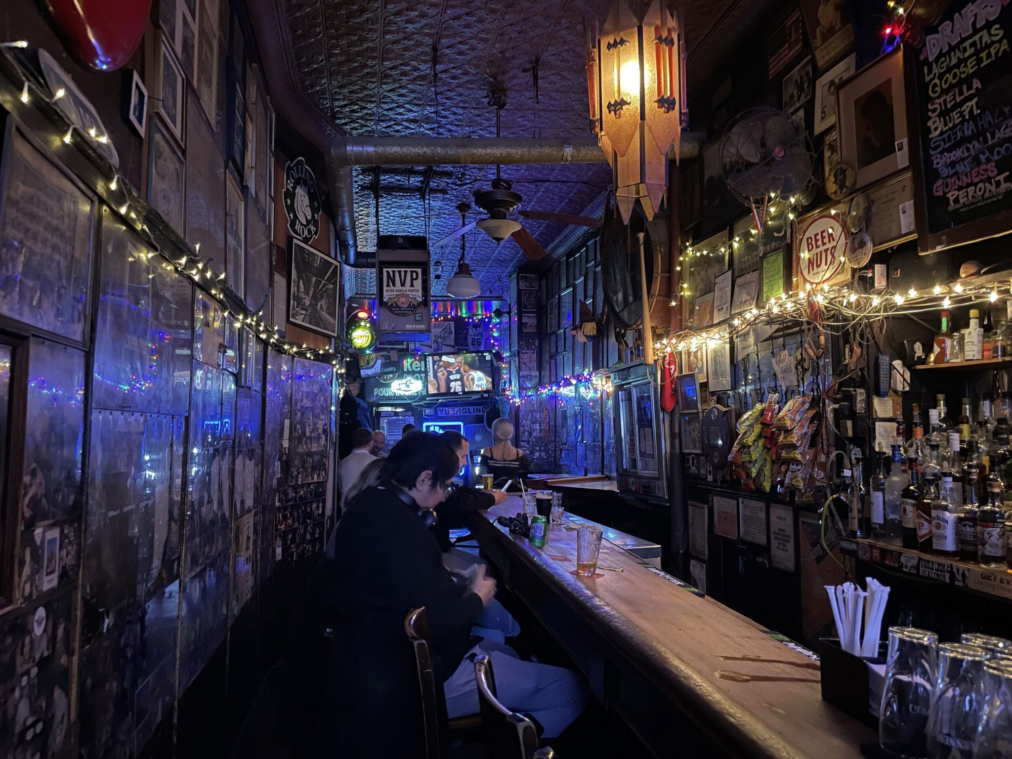 Milano's Bar, Bar in New York City