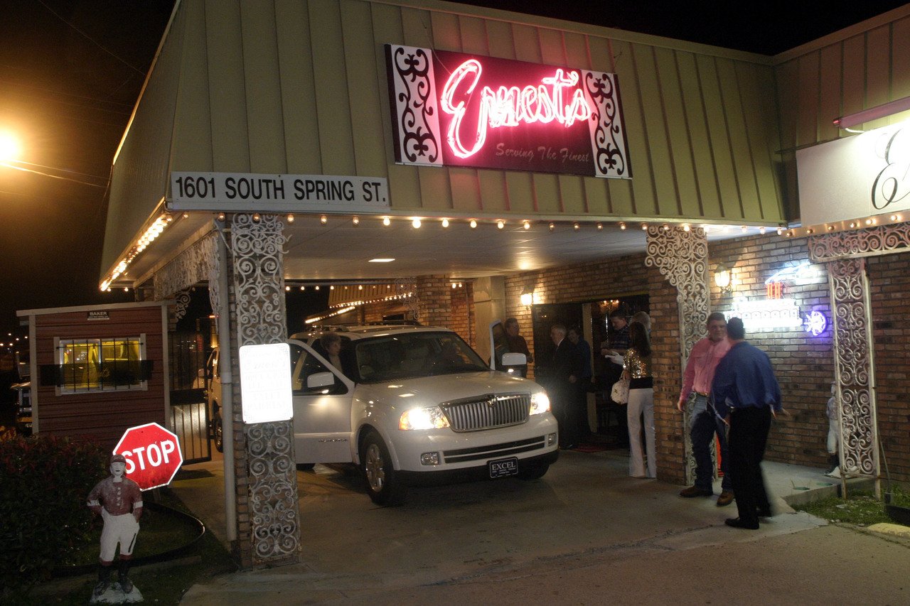 Ernest's Orleans Restaurant & Cocktail Lounge bar in Shreveport, United States