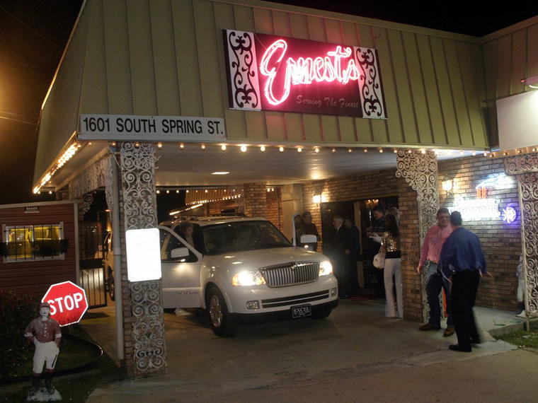 Ernest's Orleans Restaurant & Cocktail Lounge, Shreveport, United States