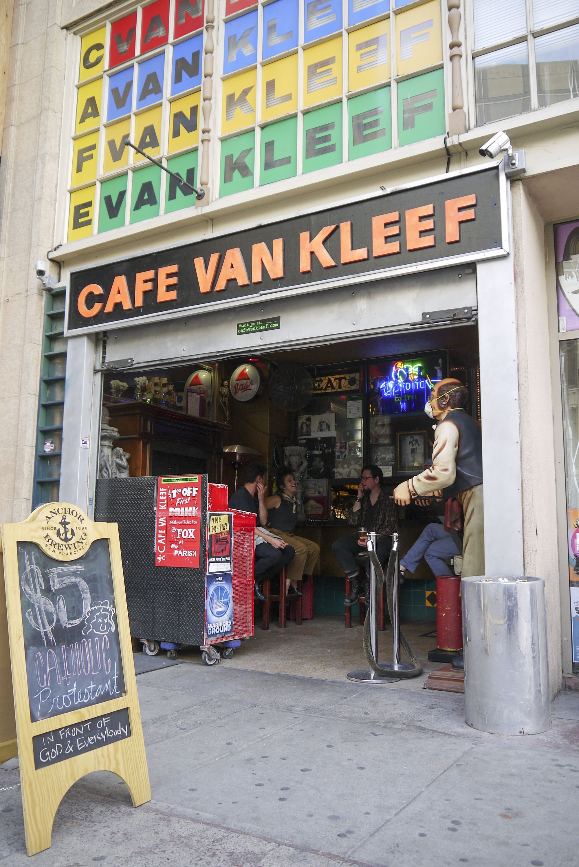 Cafe Van Kleef bar in Oakland, United States