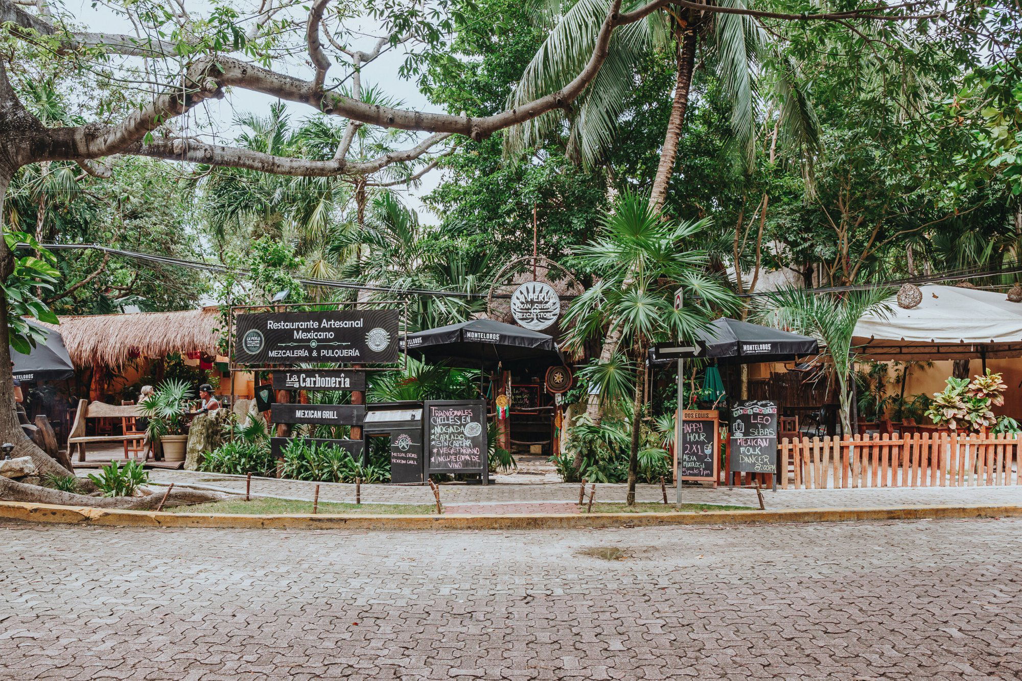 La Perla Pixan Cuisine & La Carboneria, Bar in Playa del Carmen