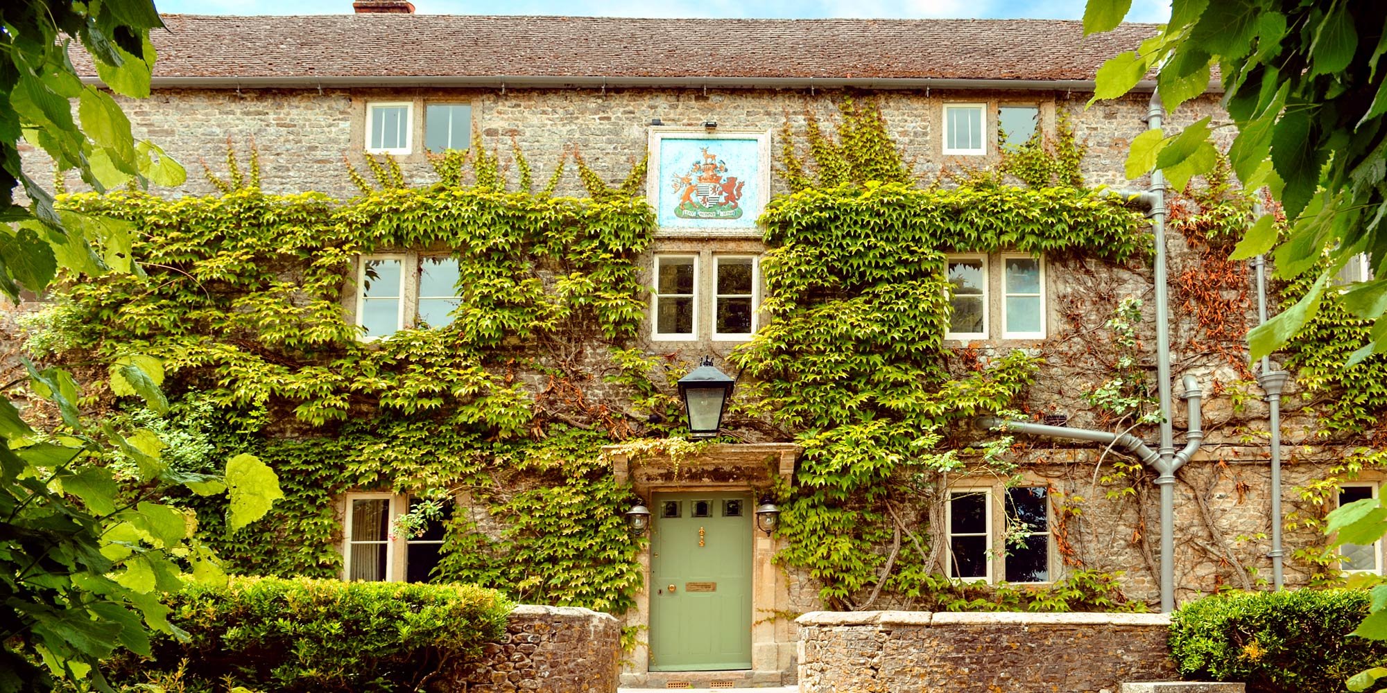 The Bath Arms at Longleat bar in Horningsham