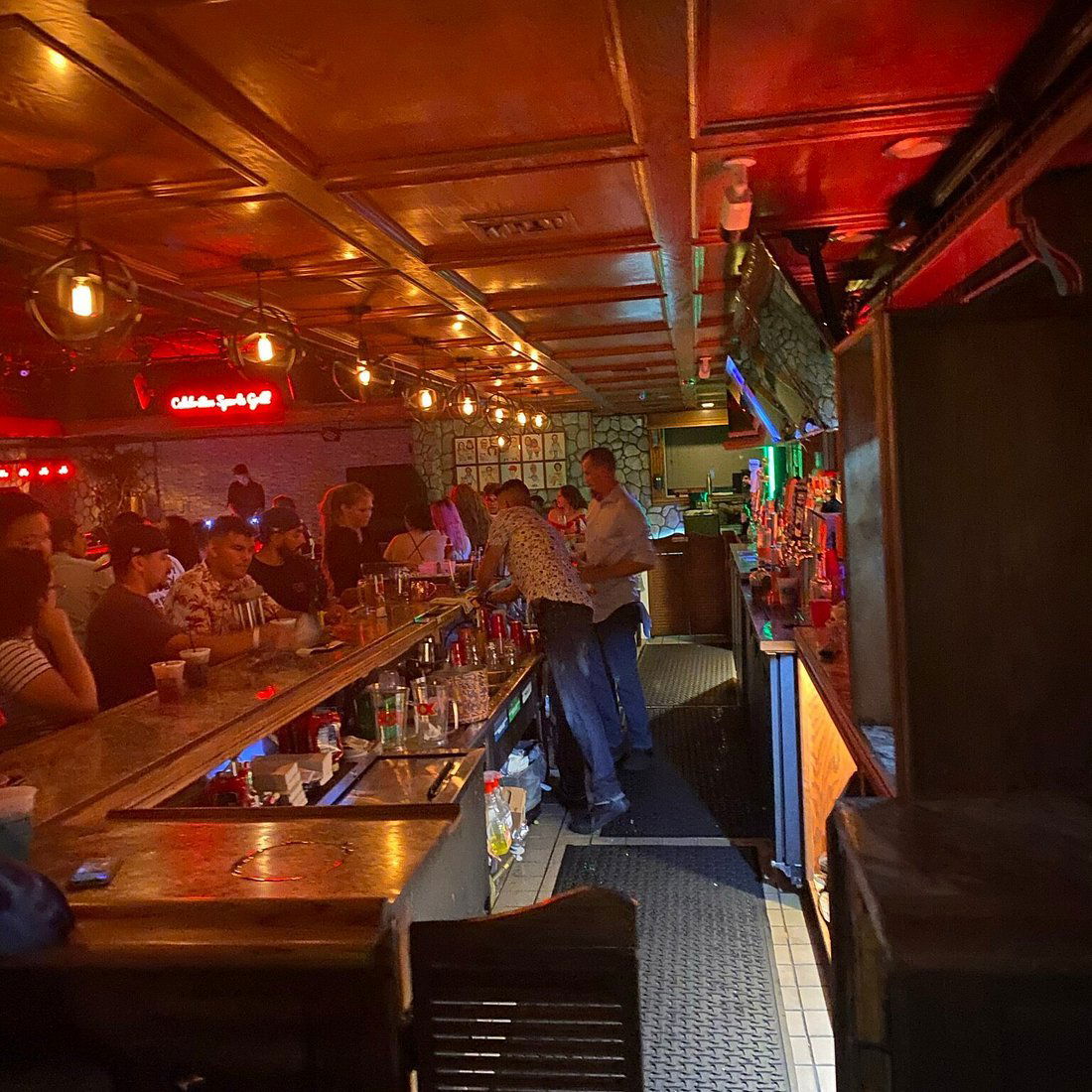 Celebrities Sports Grill, Bar in San Bernardino