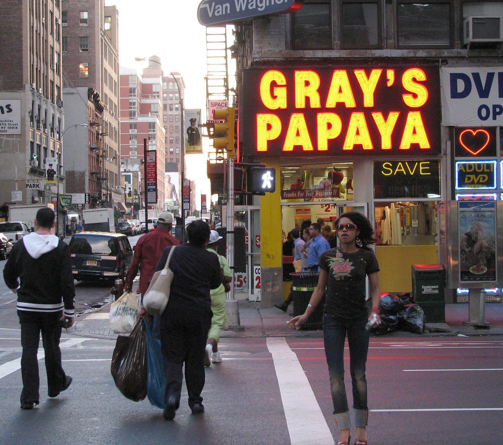 Gray's Papaya, Bar in New York City