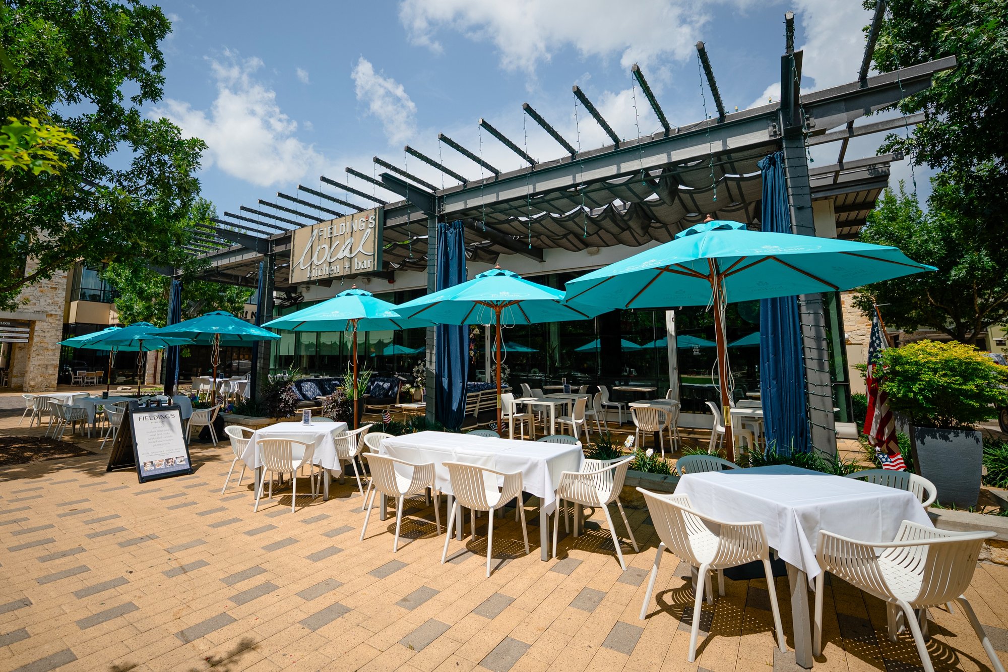 Fielding's Local Kitchen + Bar bar in The Woodlands, United States