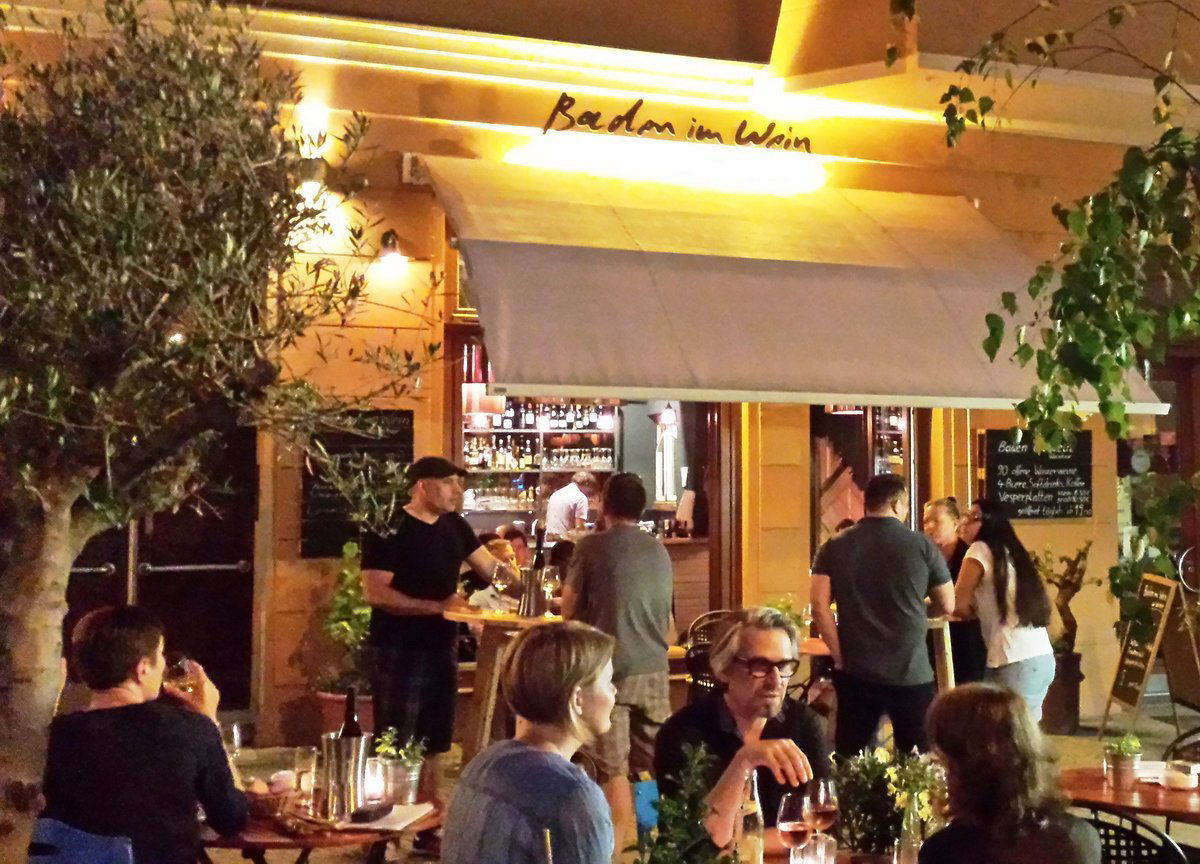 Baden im Wein, Bar in Berlin
