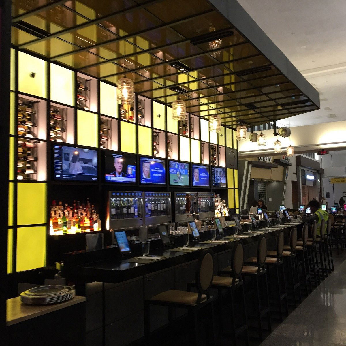 Oeno Wine Bar, Bar in Newark