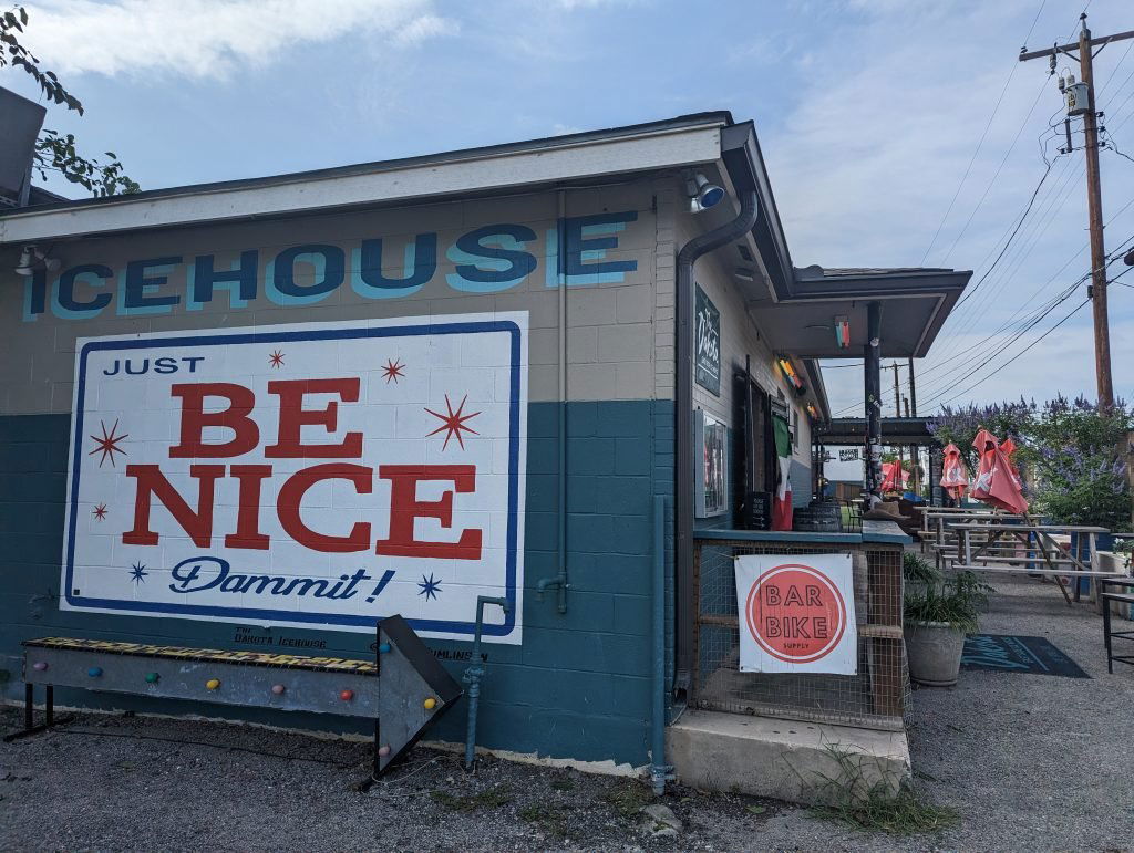 The Dakota East Side Ice House, Bar in San Antonio