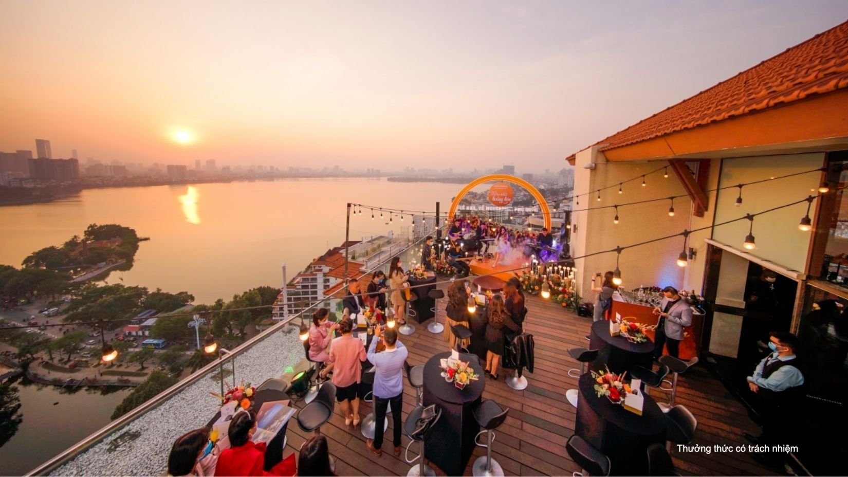 The Summit Bar, Bar in Hanoi