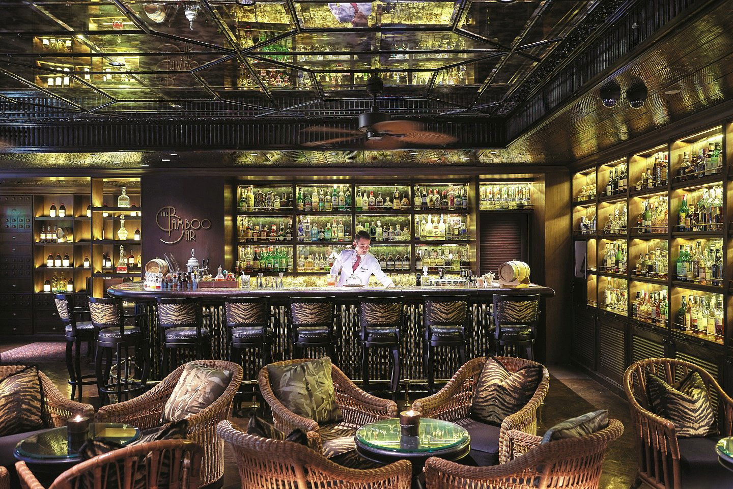 Diplomat Bar, Bar in Bangkok