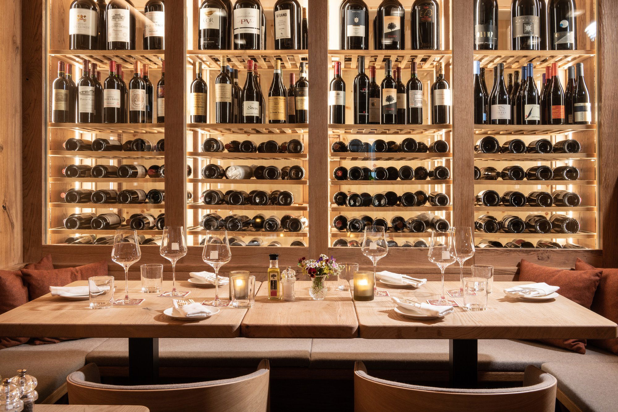 Donatz Wine Bar, Bar in Samedan