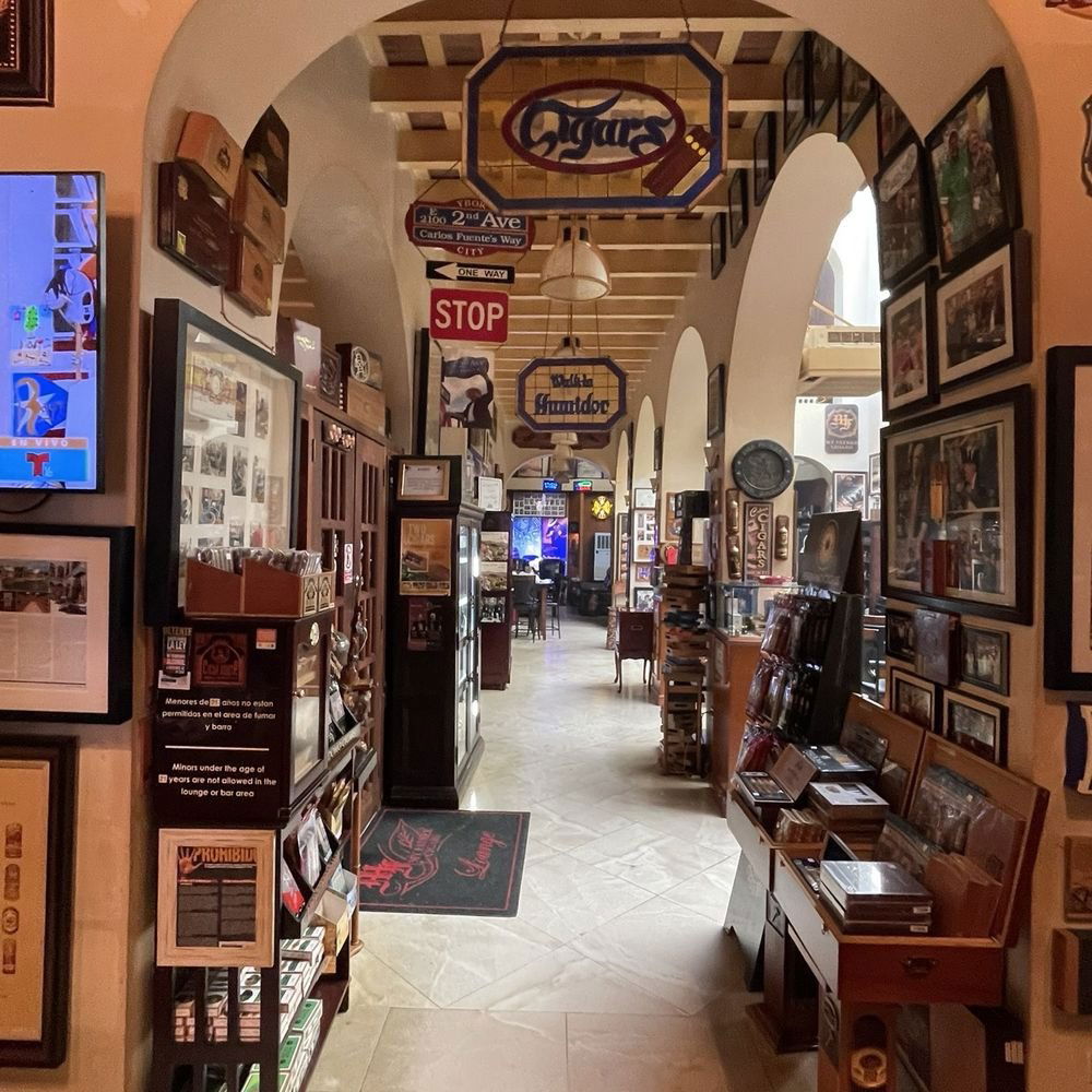 Nico's Cigar Bar, Bar in San Juan