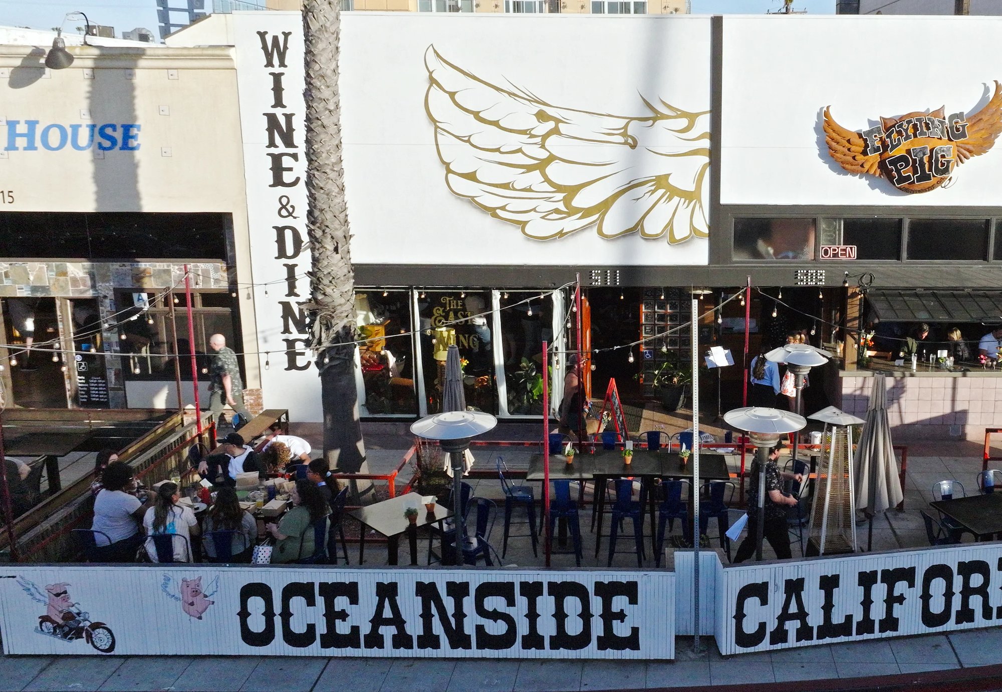 Flying Pig Pub & Kitchen bar in Oceanside, United States