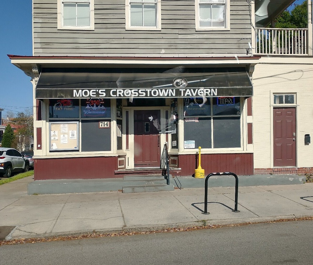 Moe's Crosstown Tavern, Charleston, United States