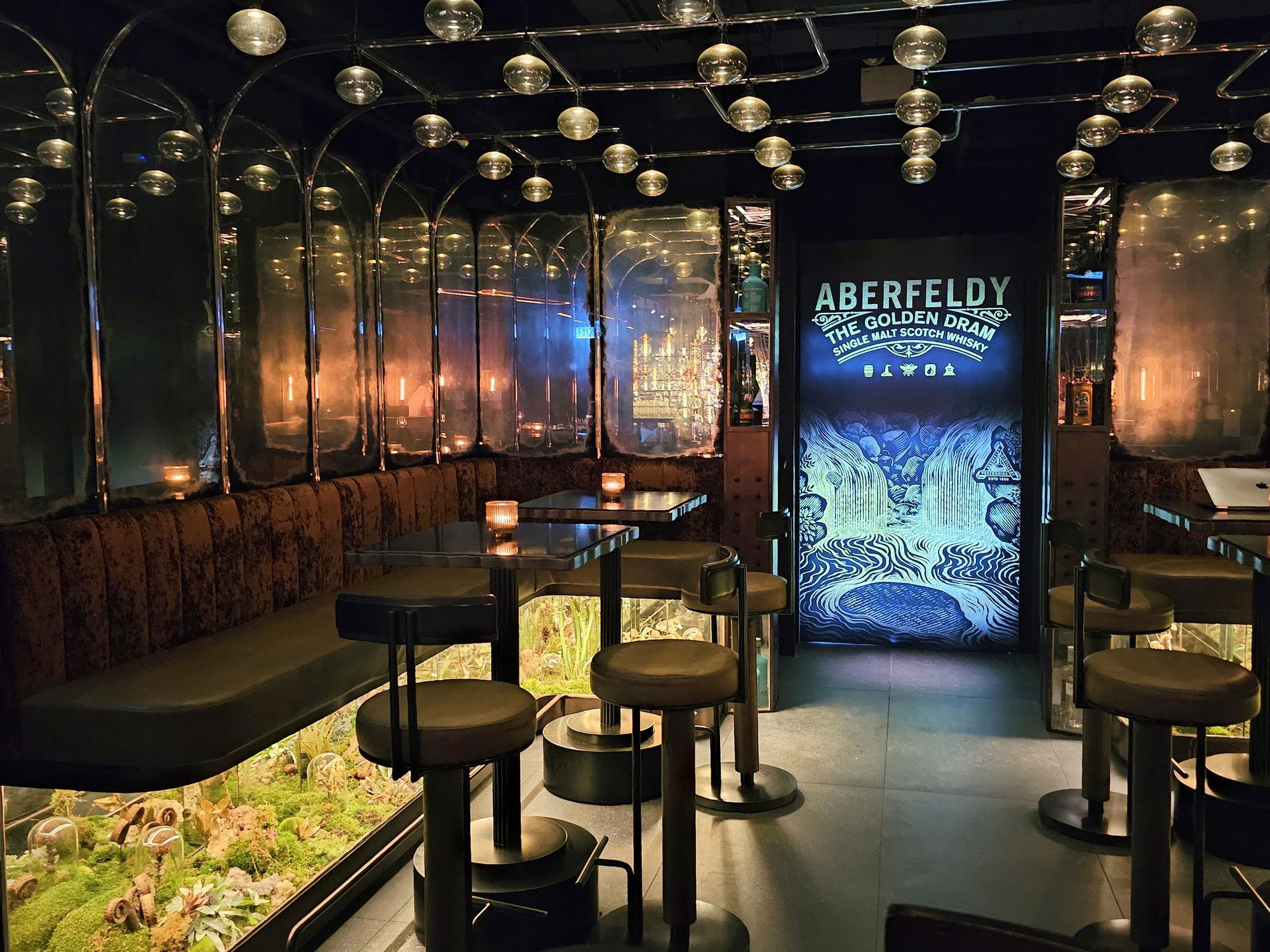Lockdown, Bar in Hong Kong
