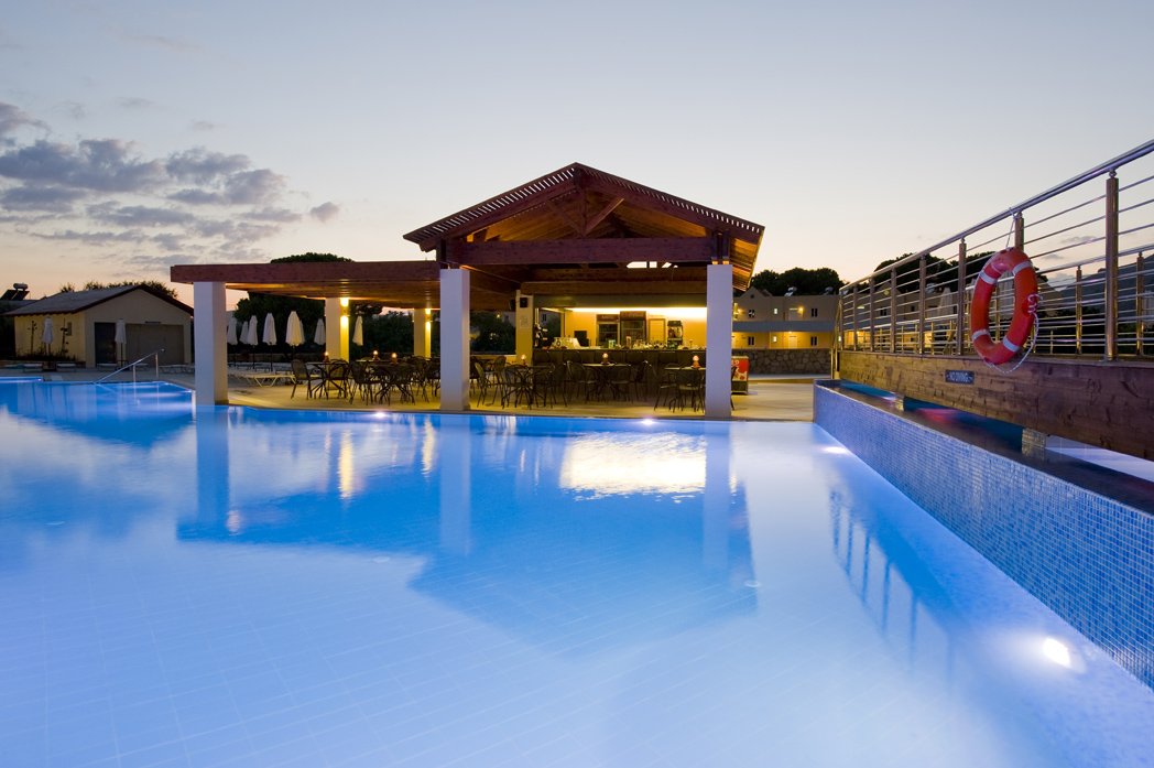 Isle Pool Bar