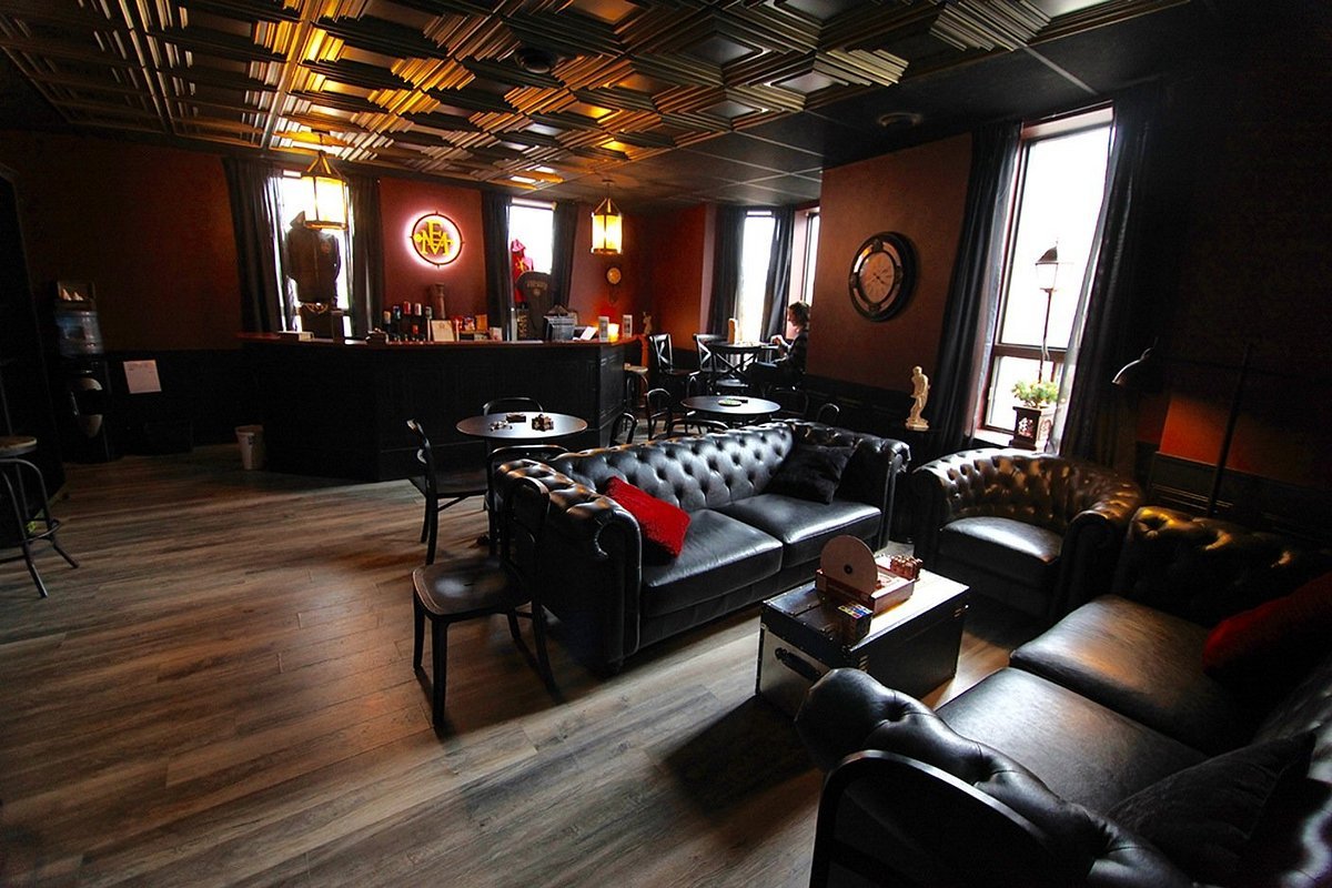 Escape Manor - Hintonburg bar in Ottawa, Canada