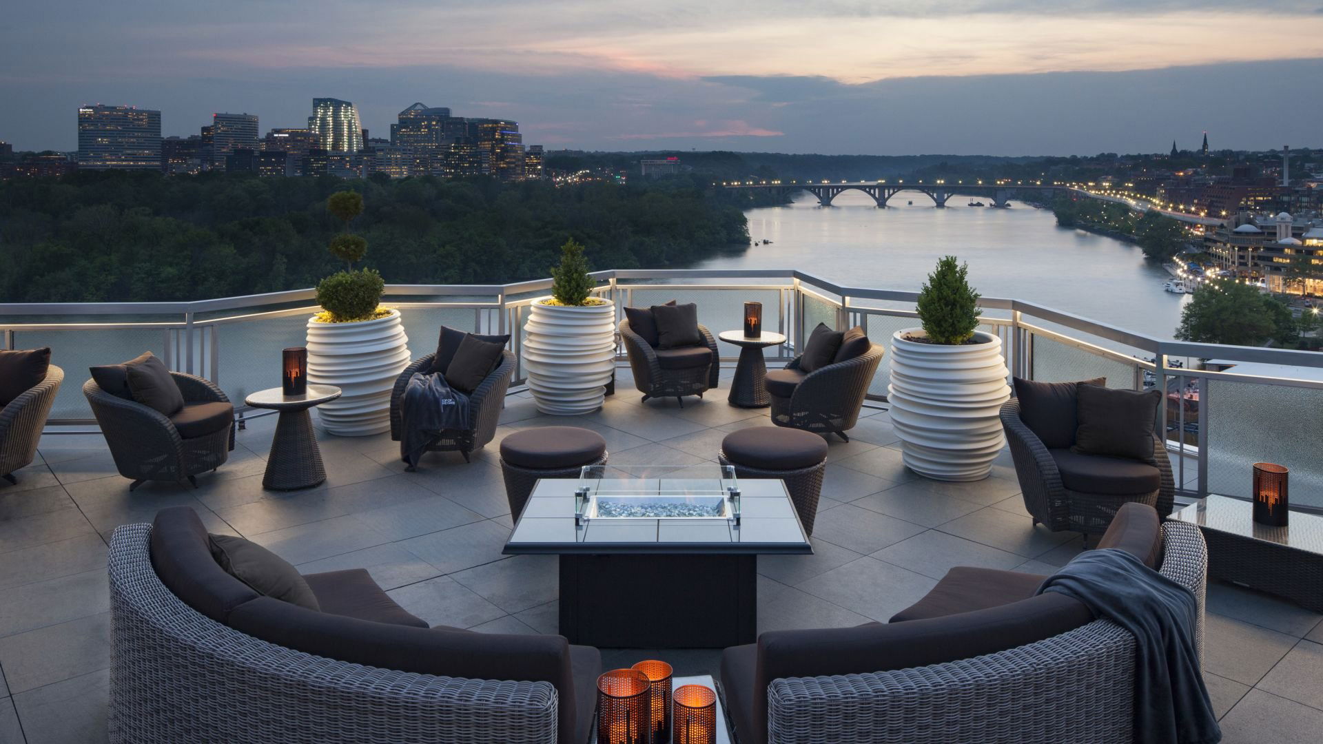 Top of the Gate, Bar in Washington DC
