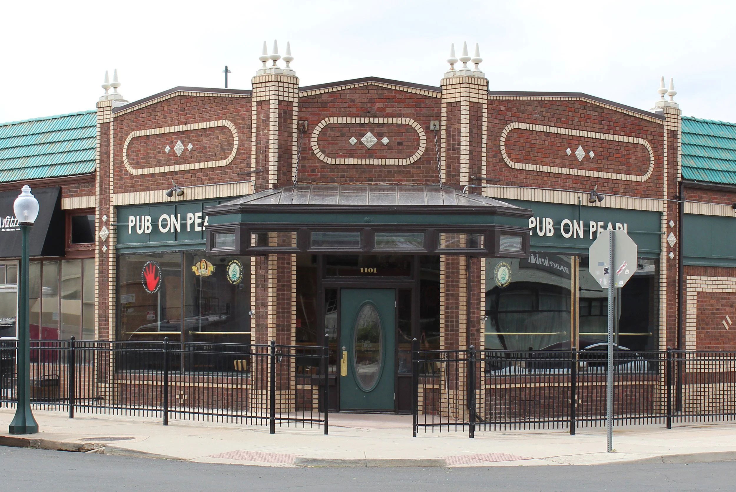 Dry Dock Pub, Bar in Denver