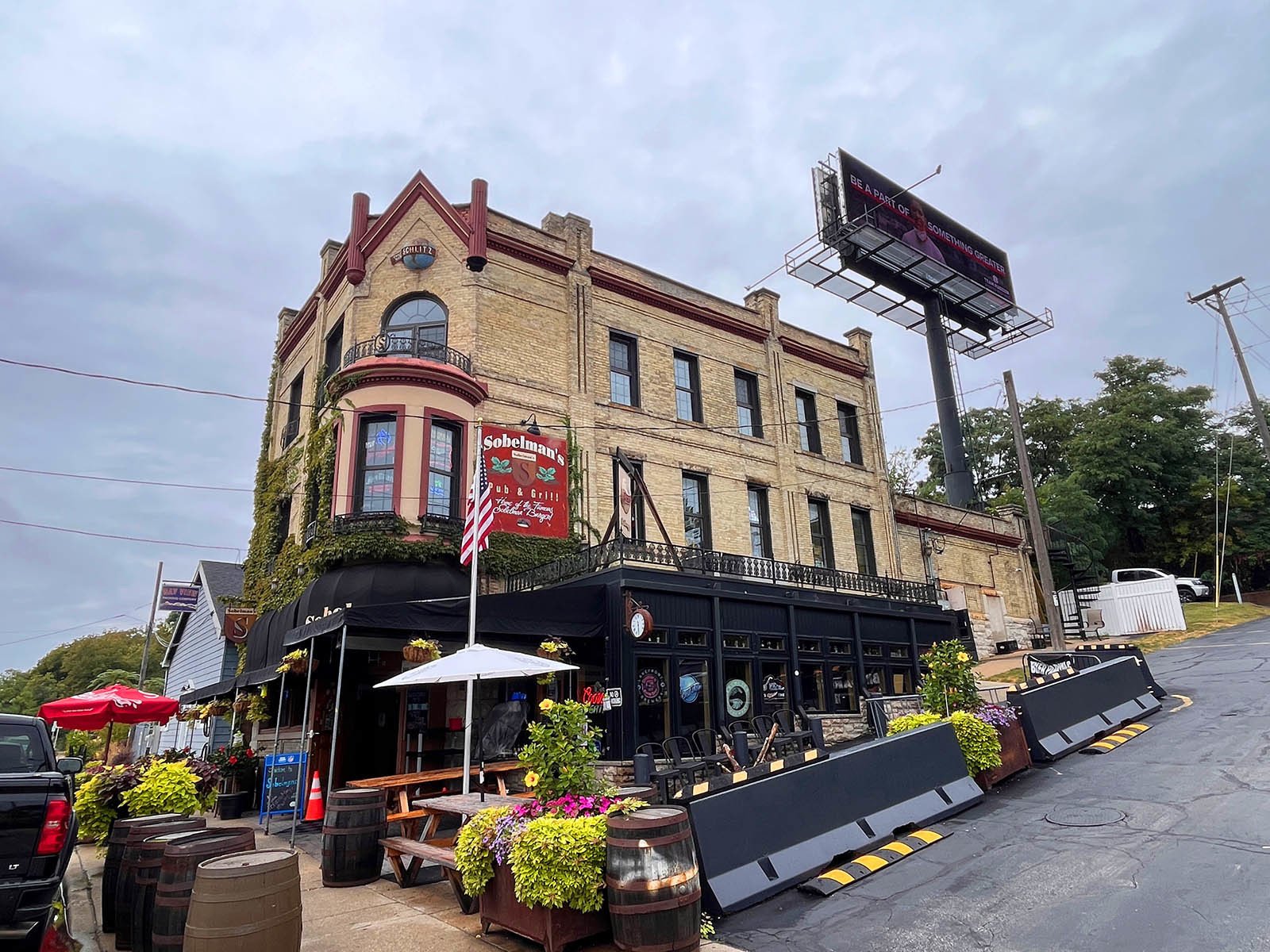 Sobelmans on St. Paul, Bar in Milwaukee
