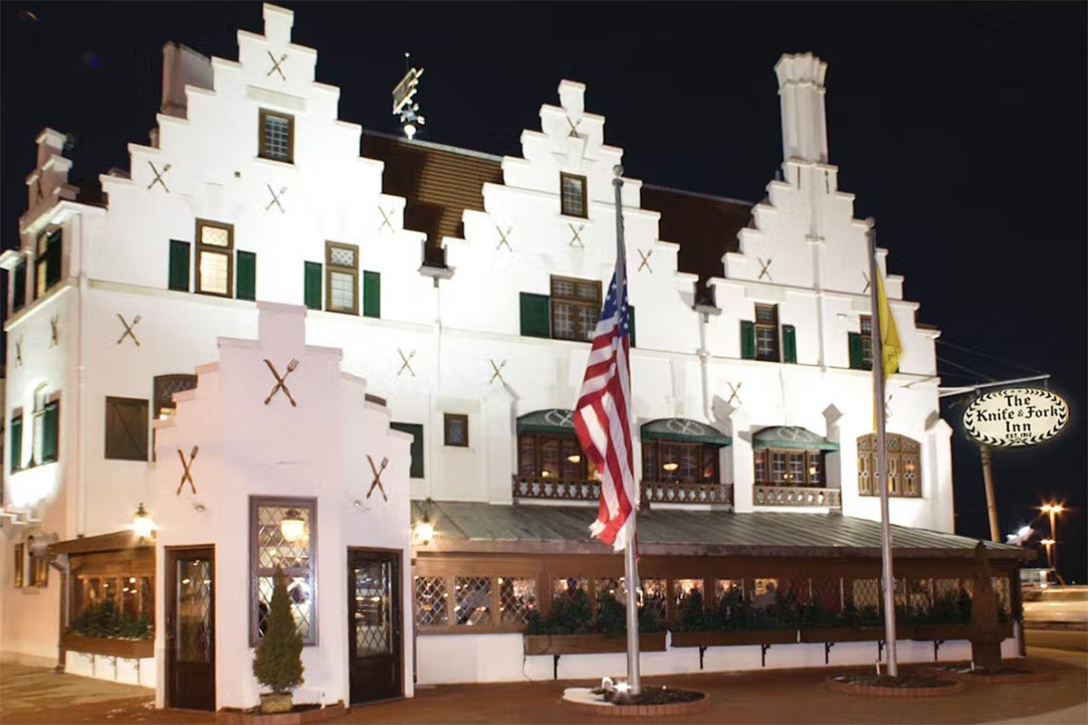 Knife and Fork Inn bar in Atlantic City, United States