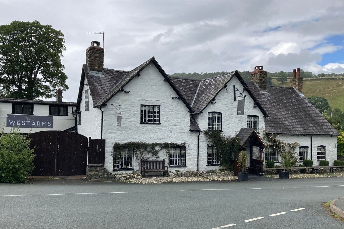 The West Arms, Bar in Llanarmon Dyffryn Ceiriog