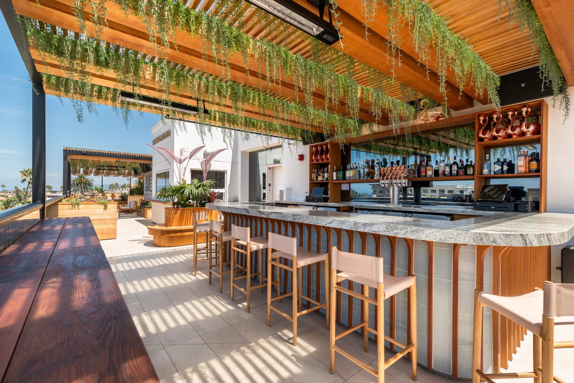 Cococabana Rooftop Bar, Bar in Oceanside