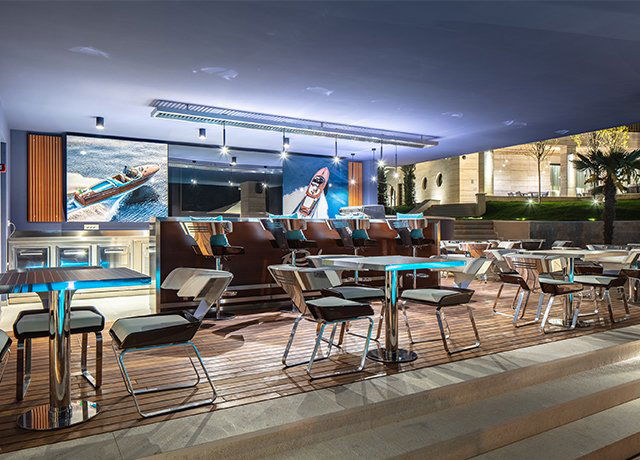 Riva Lounge, Bar in Ika